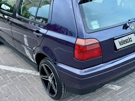 Volkswagen Golf 1997 года за 2 550 000 тг. в Алматы – фото 16