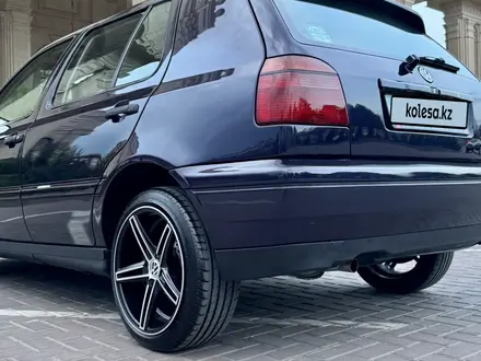 Volkswagen Golf 1997 года за 2 550 000 тг. в Алматы – фото 18