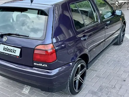 Volkswagen Golf 1997 года за 2 550 000 тг. в Алматы – фото 17