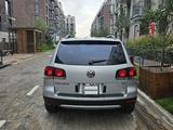 Volkswagen Touareg 2007 годаfor5 000 000 тг. в Алматы – фото 3