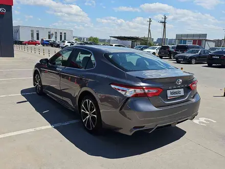 Toyota Camry 2018 года за 7 400 000 тг. в Алматы – фото 6