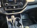 Toyota Highlander 2022 года за 22 500 000 тг. в Актау