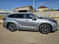 Toyota Highlander 2022 года за 22 500 000 тг. в Актау – фото 2