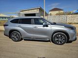 Toyota Highlander 2022 годаүшін22 500 000 тг. в Актау – фото 2
