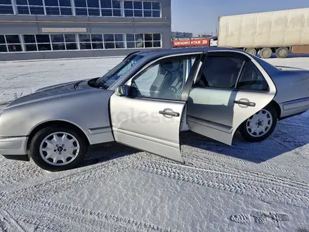 Mercedes-Benz E 320 1998 года за 4 500 000 тг. в Уральск – фото 16