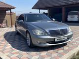 Mercedes-Benz S 500 2007 годаfor5 500 000 тг. в Алматы – фото 2