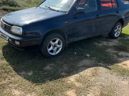 Volkswagen Vento 1993 года за 800 000 тг. в Актобе – фото 2