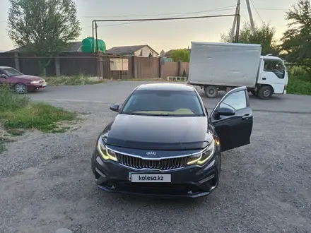 Kia K5 2018 года за 8 200 000 тг. в Алматы – фото 2