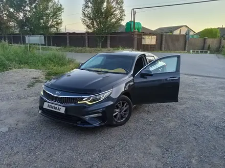 Kia K5 2018 года за 8 200 000 тг. в Алматы