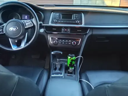 Kia K5 2018 года за 8 200 000 тг. в Алматы – фото 10