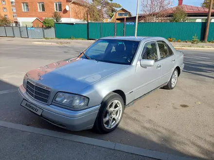 Mercedes-Benz C 180 1994 года за 1 789 017 тг. в Кокшетау – фото 2