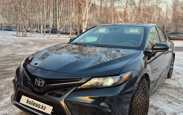 Toyota Camry 2021 года за 12 800 000 тг. в Астана