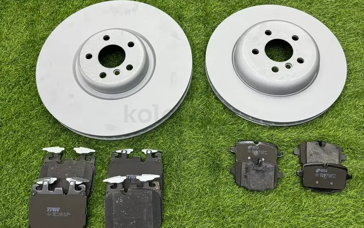 Комплект тормозных дисков и колодок BMW (БМВ) за 120 000 тг. в Костанай