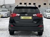 Toyota RAV4 2015 года за 11 000 000 тг. в Актобе – фото 4