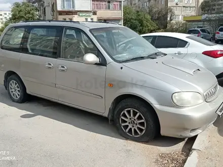 Kia Carnival 2001 года за 1 500 000 тг. в Актау – фото 4