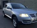 Volkswagen Touareg 2005 года за 5 190 000 тг. в Астана – фото 6