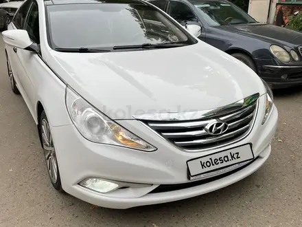 Hyundai Sonata 2013 года за 8 000 000 тг. в Усть-Каменогорск – фото 2