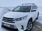 Toyota Highlander 2015 года за 14 000 000 тг. в Актау