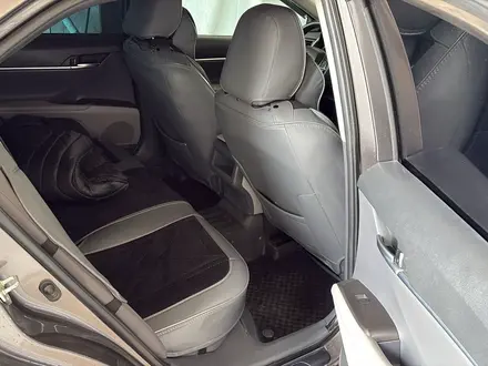 Toyota Camry 2021 года за 10 000 000 тг. в Актау – фото 2