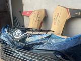 Бамперы Toyota Camry в сборе: решётки, крылья за 70 000 тг. в Алматы – фото 4