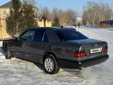 Mercedes-Benz E 220 1995 года за 1 900 000 тг. в Караганда – фото 4