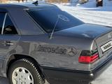 Mercedes-Benz E 220 1995 года за 1 900 000 тг. в Караганда – фото 5