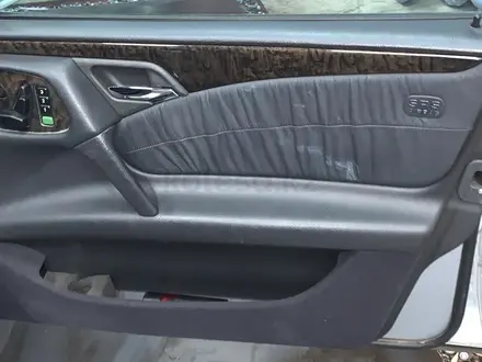 Люк в сборе на Mercedes-Benz W210 (седан универсал) за 35 000 тг. в Шымкент – фото 7