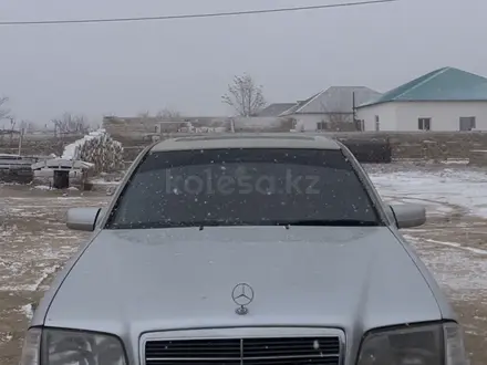 Mercedes-Benz C 280 1994 года за 2 450 000 тг. в Актау – фото 2