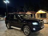 Toyota Land Cruiser 2023 года за 46 000 000 тг. в Алматы – фото 3
