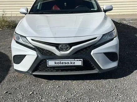 Toyota Camry 2020 года за 14 000 000 тг. в Астана – фото 2