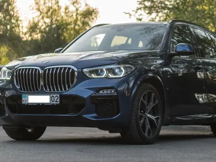 BMW X5 2019 года за 37 700 000 тг. в Алматы – фото 2