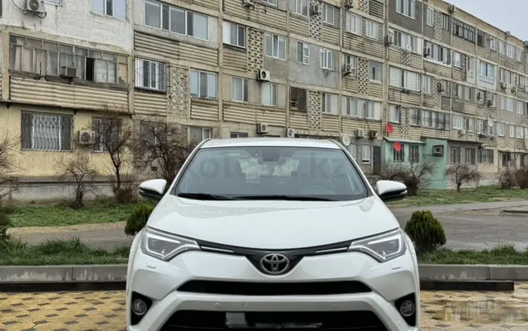 Toyota RAV4 2018 года за 12 000 000 тг. в Актау