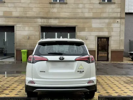 Toyota RAV4 2018 года за 12 000 000 тг. в Актау – фото 2