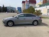 Hyundai Sonata 2017 года за 8 000 000 тг. в Уральск – фото 2