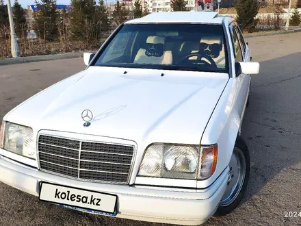Mercedes-Benz E 200 1994 года за 3 100 000 тг. в Петропавловск