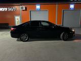 Toyota Camry 2016 года за 8 900 000 тг. в Актобе – фото 2