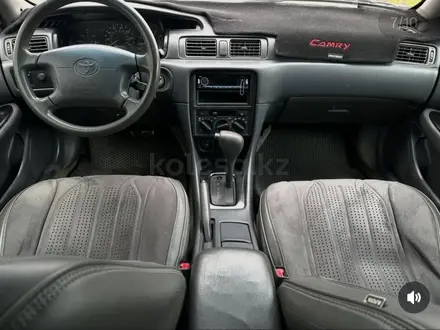 Toyota Camry 1998 года за 2 800 000 тг. в Актобе – фото 6