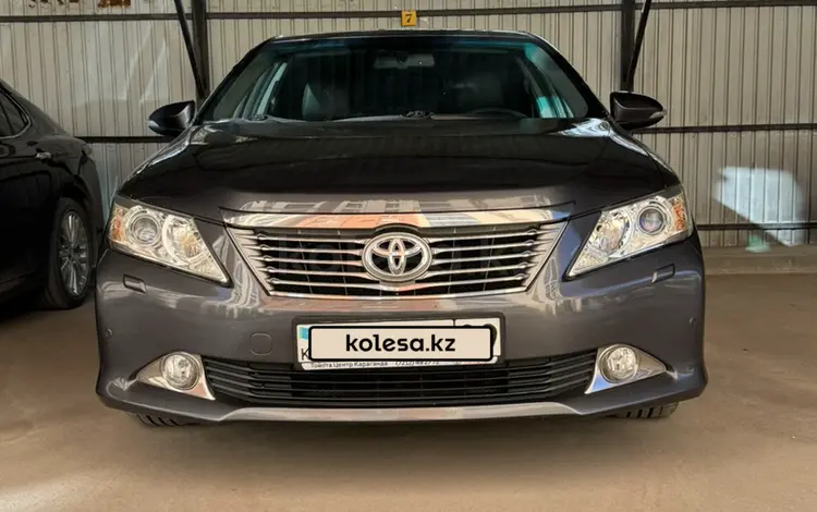 Toyota Camry 2014 года за 11 150 000 тг. в Караганда