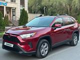 Toyota RAV4 2022 года за 17 500 000 тг. в Алматы
