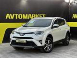 Toyota RAV4 2016 года за 10 400 000 тг. в Актобе