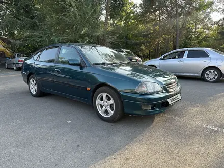 Toyota Avensis 1999 года за 2 700 000 тг. в Алматы – фото 2