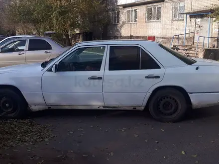 Mercedes-Benz E 200 1995 года за 800 000 тг. в Павлодар