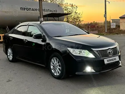 Toyota Camry 2013 года за 8 700 000 тг. в Уральск – фото 2