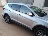 Hyundai Santa Fe 2017 года за 4 900 000 тг. в Актобе – фото 4