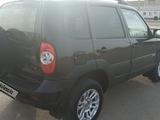 Chevrolet Niva 2014 годаүшін3 900 000 тг. в Атырау – фото 2