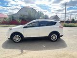 Toyota RAV4 2017 года за 10 000 000 тг. в Уральск – фото 2