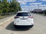 Toyota RAV4 2017 года за 10 000 000 тг. в Уральск – фото 3
