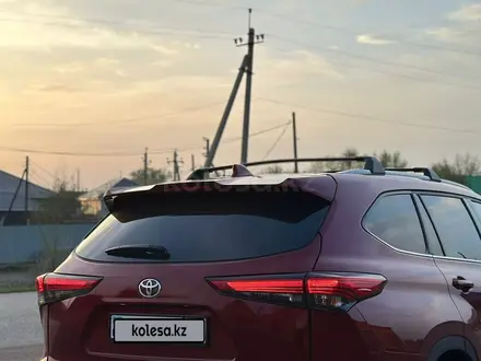 Toyota Highlander 2022 года за 25 500 000 тг. в Уральск – фото 2