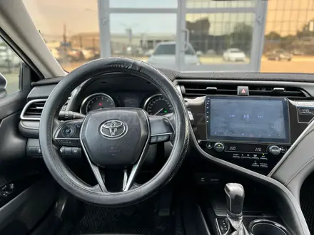 Toyota Camry 2018 года за 12 075 000 тг. в Уральск – фото 12