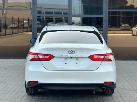 Toyota Camry 2018 года за 12 075 000 тг. в Уральск – фото 8